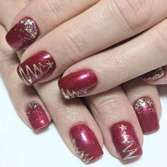 Red And Gold Christmas Nail Designs, Red Sparkle Nails Christmas, Christmas Nail Art Designs 2022, Christmas Nails Green And Gold, Christmas Nails Red And Gold, Red And Black Christmas Nails, Christmas Nails Inspiration, Christmas Nail Art Designs Xmas, Xmas Nails Christmas