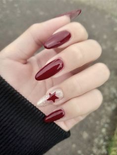 Creative Backyard, White Nail