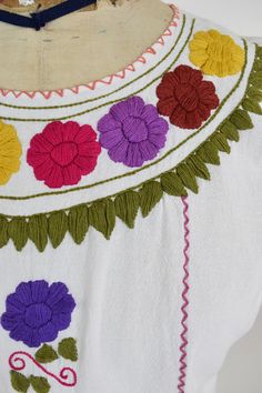 Vtg Mexican White Cotton Linen Shirt w Floral Embroidery // Ethnic Folk Peasant Top, Woodstock Boho Vintage Boho Fashion, Floral Cross Stitch, Embroidered Neckline, Peasant Top, Peasant Tops, Tunic Blouse, Woodstock, Boho Hippie, Vintage Boho