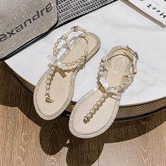 2022 Summer Flat Sandals Womens Boho Pearl Embellished Sandals Fashion Versatile Flats Plus Size Womens Beach Resort Shoes Wedding Shoes Flats Sandals, Summer Flat Sandals, Summer Sandals Flat, Pearl Sandals, Luxury Flats, Wedding Shoes Flats, Ding Dong, Summer Flats, Beach Flip Flops