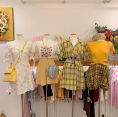 Skirtall Outfit, Group Outfits, Clothing Store Design, Outfit Korean Style, Flower Skirt, Skirt Short