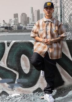 Cholo Style Men Gangsters, Chicano Aesthetic, Chicano Fashion, Hip Hop Outfits Men, Coast Outfit, Gangster Style, Chicano Love, Chicano Style