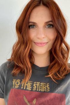 Copper Balayage Shoulder Length, Cooper Medium Hair Color, Hair 2023 Trends Copper, Spiced Copper Hair, Cameron Diaz Red Hair, Modern Auburn Hair, Auburn Hair Styles For Women, Best Hairstyles Of 2023, Fair Skin Copper Hair