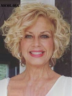 2025 Hair Trends For Women - Hair Color And Haircuts Ideas - For Women Short Curly Bob Hairstyles, Short Curly Hairstyles For Women, Short Wavy Haircuts, Short Curly Hairstyles, Curly Hair Photos, Wavy Haircuts, Medium Curly Hair Styles, Messy Short Hair