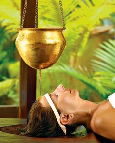 #Shirodhara at the Beach & Lake Ayurvedic Resort in Kerala/India #ayurveda #kerala Ayurveda Panchakarma, Yoga Detox, My Favourite Teacher, Facial Yoga, Wellness Travel, Kerala India, Yoga Postures, Luxury Spa