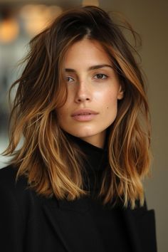 Caramel balayage highlights offer a warm, rich depth to your hair, forming a natural gradient that enhances any base shade. Click here for more inspiration. Brunette Balayage Shag Hair, Brown Hair Short Bob, Warm Brown Highlights, Hair Ideas For Medium, Sunkissed Brunette Hair, Dyed Hair Ideas, Sienna Miller Hair, Caramel Balayage Highlights, Hair Caramel