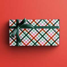 Trendy Gingham Christmas Gift Wrap in Modern Color Modern Christmas Gift Wrapping, Holiday Table Settings, Christmas Gift Wrap, Christmas Pink