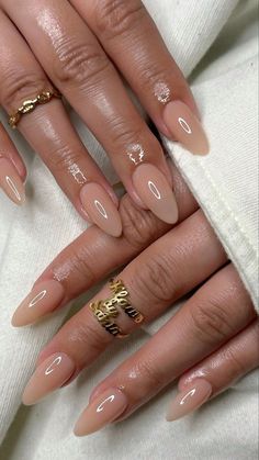 Minimalistic Design Nails, Birthday Classy Nails, Nude Nails Design 2024, Neutral Nails Summer 2024, Summer Nails Neutral, Nude Summer Nails, Neutral Summer Nails, Summer Neutral Nails, Ivory Nails