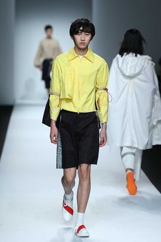 Male Fashion Trends: THISNORTHAT Spring-Summer 2018 - Shanghai Fashion Week Rain Jacket