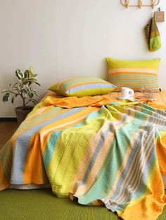 Composition : Refer to the detailed imageCountry of Origin : INDIA Gauze Blanket, Drink Tea, Mellow Yellow, Drinking Tea, Home Textile, Duvet Cover, Duvet Covers, Composition, India