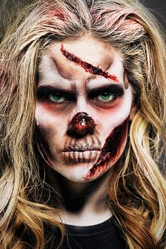 Unique Diy Halloween Costumes, Spooky Craft, Makeup Scary, Makeup Photos, Halloween Photography, Zombie Makeup, Halloween Makeup Ideas