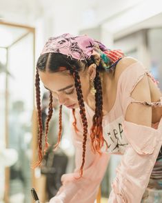 i-D celebrate launch of September issue at DSM London - i-D Jazmin Bean, Guitar Girl, Curly Hair Inspiration, Fashion Culture, Hairstyles Haircuts, Beauty Inspiration, Hair Goals, How To Look Pretty