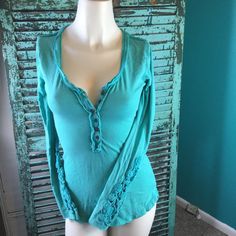 Perfectly Accented Cut Out Sleeves On This Turquoise Long Sleeved Top Coastal Beach House, Long Sleeved Top, Things To Buy, Free People Tops, Beach House, Long Sleeve Tops, Long Sleeve Tees, Cut Out, Top Brands