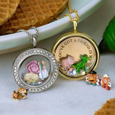 Girl Boss Bo Peep is getting stuff done while also taking care of her sheep! She may have a soft spot for Woody, but this self-rescuing damsel is ready to be added to your Living Locket® along with her flock. Toy Story Slinky, Disney Princess Jewelry, Disney Characters Christmas, Disney Character Art, Inexpensive Jewelry, Princess Jewelry, Living Locket, Pixar Toys, Dog Charms