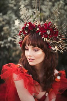 Tiara Photoshoot, Halo Crowns, Red Flower Crown, Textile Flowers, Halo Headpiece, Festival Attire, Headpiece Diy, Unique Hair Accessories, Halo Crown