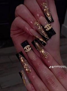 Black And Gold Nails Design Classy, Black And Gold Glitter Nails, Gold And Black Nails, Gemini Nails, Black Gold Nails, Quinceanera Nails, Gold Acrylic Nails, Black Acrylic Nails, Girl Nails