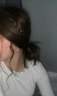 Cute Easy Simple Hairstyles, Cute And Simple Hairstyles For School, Easy Latina Hairstyles, Simple Wavy Hairstyles, Hairstyles Hair Up, School Hairstyles Easy, Simple Hairstyles For School, Hispanic Aesthetic