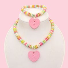 This kawaii statement necklace features donut pendants of all flavors in large sizes, making this necklace a true statement piece! I designed classic raised frosted doughnut pendants in pink and chocolate with bright rainbow sprinkles. Each one measures 1.5" wide and is so realistic you might be tempted to take a taste Candy Necklace Diy, Candy Gems, Candy Accessories, Candy Beads, Candy Necklace, Candy Bracelet, Earrings Kawaii, Pastel Candy, Pink Xmas