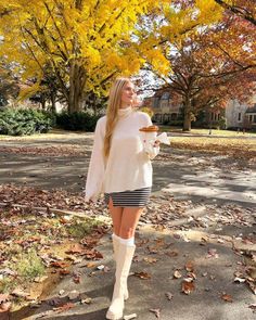 The best 2022 fall outfits for women. Cute fall outfits aesthetic & casual fall outfits ideas for black girls. Use these trendy fall outfits for school. Casual fall outfits ideas for girls & plus size women. These boho fall fashion outfits inspo are amazing. Preppy fall outfits ideas to rock this autumn. Chic fall outfits & autumn clothes that are cozy fall outfits for autumn. Cute fall outfits ideas for college & best fall outfits for school. Amazing dresses for fall & fall outfits with skirts. Boho Fashion Fall Outfits, Fall Outfits Aesthetic Casual, Cute Fall Outfits Aesthetic, Fall Outfits Aesthetic, Fall Outfits Ideas, Fall Outfits For Women, Preppy Fall Outfits, Outfits For School