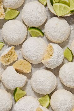 some type of dessert with limes and powdered sugar