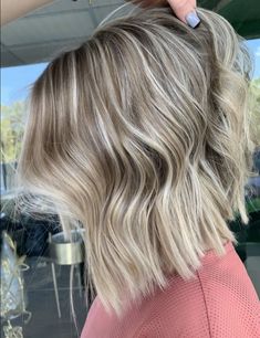 Medium Bright Blonde Hair, Cool Blonde Hair With Dimension, Shoulder Length Blonde Hair Highlights, Bright Blonde Highlights Short Hair, Blonde Mini Highlights, Blonde Short Hair With Lowlights, Short Dimensional Blonde Hair, Micro Highlights Blondes, Blendy Blonde