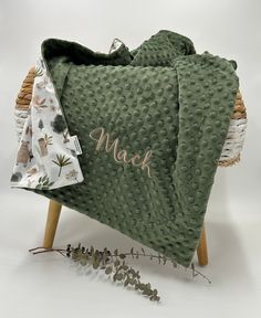 a green blanket sitting on top of a wooden stand