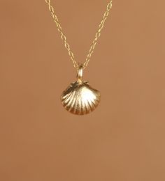 Seashell necklace in gold, beachy necklace, silver sea shell pendant, boho necklace, summer jewelry, gold shell jewelry, tropical gift A cute and easy to wear 14k gold vermeil sea shell hangs from a 14k gold vermeil chain in the length of your choice! This beauty is also available in sterling silver and the shell measures 8mmx10mm. Looking for other charm necklaces? https://www.etsy.com/shop/BubuRuby?section_id=12318467 More from BubuRuby? https://www.etsy.com/shop/BubuRuby?ref=seller-platform-m Handmade Dainty Shell Jewelry, Yellow Gold Pendant Necklace For Beach, Delicate Handmade Jewelry For The Beach, Beachy Gold Shell Necklace As A Gift, Beachy Gold Shell Necklace For Gifts, Beachy Gold Shell Necklace For Gift, Beachy Gold Shell Necklace Perfect For Gifts, Gold Shell Necklace Beachy Style, Sterling Silver Shell Necklace For Beach