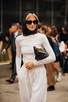 Streetstyle Hairstyle, Milan Fashion Week Street Style, Streetstyle Fashion, Sari Blouse, Milano Fashion Week, London Street Style, Looks Street Style, Street Style Trends, Moda Vintage