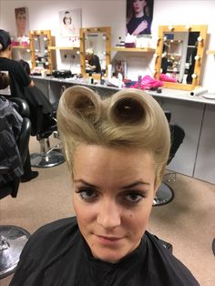 French Roll, Pin Up Hair, French Twist, Vintage Glamour, Pin Up, Rolls, Twist, Hair