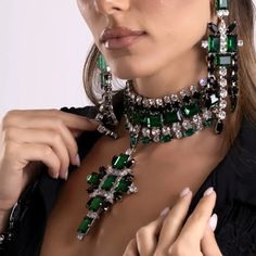 Unique Design: This exquisite choker necklace features a beautiful green cross pendant, making it a stunning bridal collar or statement accessory for parties. High-Quality Material: Made of rhinestones and copper, this necklace is durable and adds an elegant touch to any outfit. Versatile Use: The trendy design and fine craftsmanship make it suitable for various occasions such as parties, weddings, and as a wholesale gift. Perfect Gift: This luxury necklace makes a perfect gift for girls and wom Gold China, Vintage Wedding Jewelry, Rhinestone Statement Necklace, Pendant Choker, Wholesale Gifts, Luxury Necklace, Elegant Bride, Gold Necklace Set, Fashion Jewelry Sets