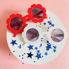 Girls Sunnies These kids flower sunglasses are flat and durable, made of quality AC and PC material which is skin-friendly and not easy to break, allowing your kids to wear it for a long time. Beautiful colors and with a wonderful design in the shape of a flower. Approximate measurements: the total width of the flower round sunglasses is approx.  5.11 inches, the width and height of the frame are 1.53 inches, the width of the nose is 0.74 inches, and the length of the leg is 5.31 inches, suitabl Playful Summer Sunglasses As A Gift, Playful Sunglasses For Summer Playtime, Flower Girl Sunglasses, Daisy Sunglasses, Trendy Flower-shaped Sunglasses For Summer, Flower Sunglasses, Fall Neutrals, Puppy Prints, Girl With Sunglasses