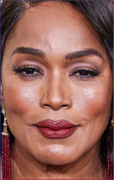 Close-up of Angela Bassett at the 2024 Golden Globes. (Photo: Xavier Collin/Image Press Agency/ImageCollect) Eye Makeup Tutorial For Beginners, Bronzer Application, Fair Skin Makeup, Red Carpet Makeup, Smokey Eye Easy, Light Makeup Looks, Faux Freckles, Holiday Makeup Looks, Celebrity Makeup Looks