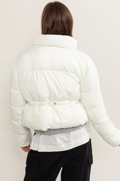 This quilted puffer jacket is the perfect blend of cozy and edgy. Featuring a stand collar and long sleeves, it offers a comfortable silhouette that’s both stylish and functional. The silver-toned zipper down the front adds a modern touch, ensuring you stay warm while looking chic. Pair it with high-waisted pants for a cute, retro vibe that’s perfect for any occasion. This versatile jacket is a must-have for your wardrobe! Features: Pocketed, Drawstring Thickness: Normal Body: Lined Material com Normal Body, Quilted Puffer Jacket, Brave Soul, A Stand, Handbag Shoes, Retro Vibe, Cozy Sweaters, High Waisted Pants, Puffer Jacket