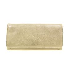 Simply put: cash, cards and phone. This stream-lined wallet feels just right in-hand. Hidden magnetic closure provides security and interior pockets make locating items effortless. Right now save an extra 20%! Feeding America, Women Bags Fashion, Handcrafted Leather, Boho Vibe, Individual Style, Best Brand, Magnetic Closure, Full Grain Leather, South America