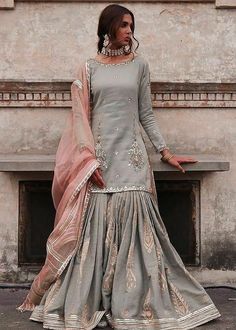 Wedding Gharara, Gharara Designs, Sharara Designs, Desi Dress, Pakistani Wedding Outfits, Pakistani Fancy Dresses, Pakistani Fashion Party Wear, Beautiful Pakistani Dresses, Simple Pakistani Dresses