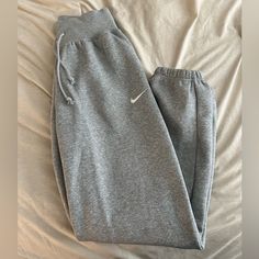 Brand New Super Soft Oversized And High Rise Never Worn Tracksuit Bottoms Nike, Nike Athleisure Bottoms For Lounging, Nike Casual Sweatpants For Lounging, Casual Nike Sweatpants For Lounging, Nike Gray Pants For Loungewear, Nike Gray Loungewear Pants, Gray Nike Sweatpants, Vintage Nike Sweatpants, Grey Nike Sweatpants