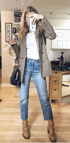 501 Levis Women Outfits, Check Blazer Outfit, Brown Blazer Outfit, Plaid Blazer Outfit, Straight Leg Jeans Outfits, Boots 2020, Blazer Outfits Casual, Dry Cough