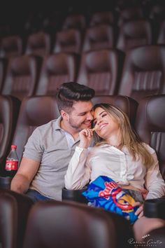 Amazing Theatres Where Movies Come to Life. Urban Prewedding, Camera Travel, Epic Film, Cinema Wedding, Couples Comics, Wedding Movies, Romantic Things To Do, Storytelling Photography