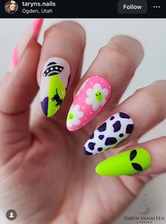 Neon Alien Nails, Nail Designs With Stickers, Inside Out Nails, Bright Fun Nails, Alien Nail Art, 90s Nail Art, Funny Nails, Alien Nails, Black Halloween Nails