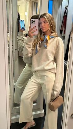 Sophia Richie Outfits, Sophia Richie, Look Adidas, Skandinavian Fashion, Scarf Outfit, Sofia Richie, Looks Street Style, 가을 패션, Mode Inspiration