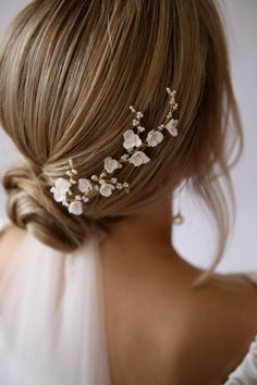 A very tender and delicate set of bridal hairpins which consists of 3 hair pins with white small beads and white porcelain flowers. Set of bridal hair pins will be a perfect finishing touch for a modern bride in a boho or classic style. Bridal hair pieces can be placed differently in any hairstyle. *Choosing a color you choose the color of the wire products. Is it gold, silver or rose gold wire color (choose the color of your jewelry or details on the dress).  Rules of use  - Do not drop hair pi Bridal Hair Pieces Boho, Hair Accessories For Bride, Bridal Hairpins, Flower Hair Pins Wedding, Wedding Flower Hair, Bride Hair Piece, Hair Pins Bridal, Flower Hair Pins, Floral Hair Pins