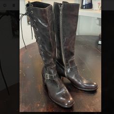 New/Never Worn-- Barneys New York All Leather/Made In Italy--Side Zip Boots With Outside Lace Feature. 1 1/2 Heel. Size 40 Gucci Boots, Side Zip Boots, Barneys New York, Tall Boots, Shoes Heels Boots, Vintage Gucci, Side Zip, Shoes Women Heels, Heeled Boots