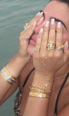 Xoxo Jewelry, Luxe Jewelry, Jewelry Accessories Ideas, Dope Jewelry, Jewelry Fashion Trends, Classy Jewelry, Jewelry Essentials, Jewelry Lookbook, Stacked Jewelry