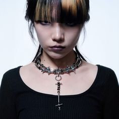 Experience the perfect fusion of futuristic aesthetics and industrial design with our Infiltrator Detachable Necklace. This unique necklace features an intricate chain composed of interconnected metal rings and spheres, creating a striking and modern look. The centerpiece is a detachable elongated pendant, adorned with small metal screws at each connection point, enhancing its industrial charm. This versatile pendant can be removed and worn as an earring, adding functionality to its bold style. Cyberpunk Necklace, Double Ring, Mechanical Design, Accessories Branding, Bold Fashion, Unique Necklaces, Sale Design, Metal Rings, Necklace Designs