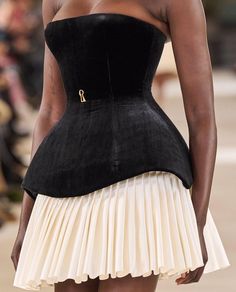 Glam Dresses, Spring 2023, Couture Collection, Black Top, Couture Fashion, Pretty Dresses, Classy Outfits, Runway Fashion, Fashion Inspo Outfits