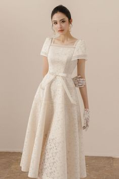 Esme Lace Gloves - MEAN BLVD Antoinette Dress, Luxurious Dresses, Simple Gowns, Types Of Lace, Mean Blvd, Fashion Goals, Lace Gloves, Linen Midi Dress, Minimalist Dresses