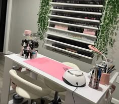 Nail Tech Dream Job, Nail Artist Room Ideas, Nail Station Aesthetic, Nails Supplies Organization, Nail Artist Set Up, Small Business Nail Tech, Nail Job Aesthetic, Nail Tech Astethic Job, Nail Salon Set Up At Home