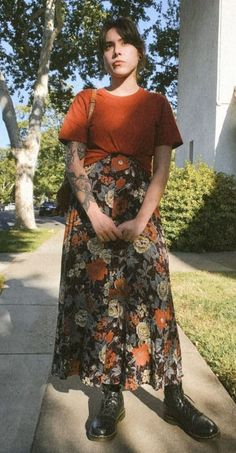 Cottagecore Grunge Aesthetic Outfits, Midsize Cool Outfits, Midi Dress With Shirt Underneath, Witchy Buisness Casual, Structured Womens Clothing, Professional Witch Work Outfits, Grunge Office Wear, Midsize Fashion Skirts, Spring Gothic Outfits