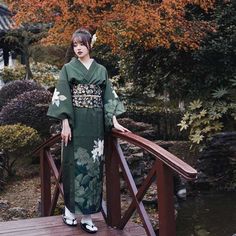 Green Kimono With Kimono Sleeves For Tea Ceremony, Fitted Long Green Kimono, Fitted Long Sleeve Green Kimono, Yukata Women, Japanese Fashion Trends, Moda Kimono, Kimono Traditional, Furisode Kimono, Japanese Costume