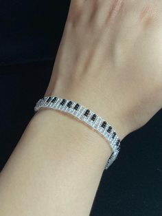 A piano-themed bracelet that is the perfect mix between passion for music and practical, elegant style! Whether it is a gift for a friend, relative, music-lover, or yourself, it suits everyone! Music Bracelet Pattern, Gifts For Pianists, Music Inspired Bracelets, Music Gift Ideas Diy, Music Bracelet Ideas, Radiohead Bracelet, Piano Bracelet, Piano Jewelry, Music Inspired Jewelry